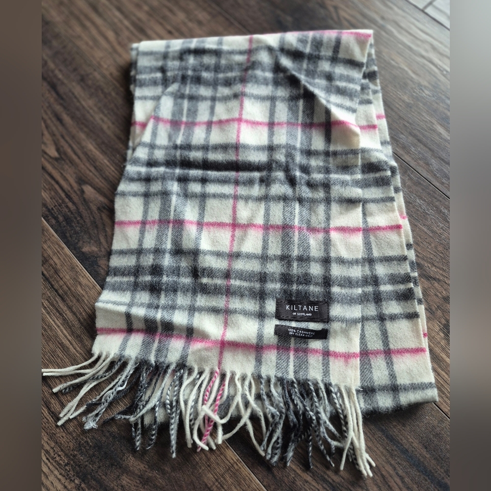 Kiltane 100% cashmere scarf. Tartan plaid.  Scotland. Red White Black